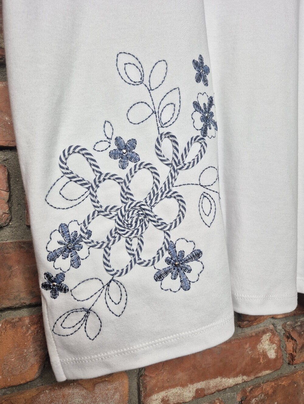 Alfred Dunner Nautical Embellished Tee 3-D Rope Floral Detail Size M - Picture 3 of 9